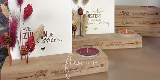 Houten Attentie met Wenskaart & Droogbloemen