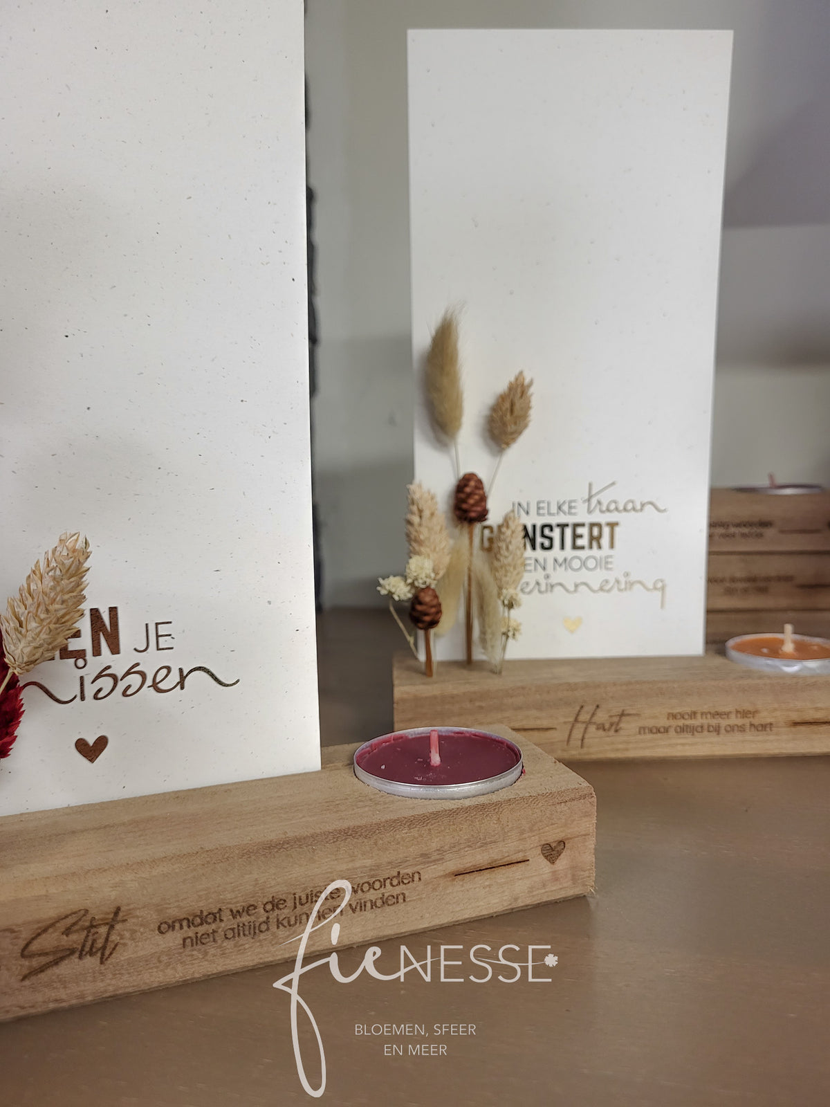 Houten Attentie met Wenskaart & Droogbloemen